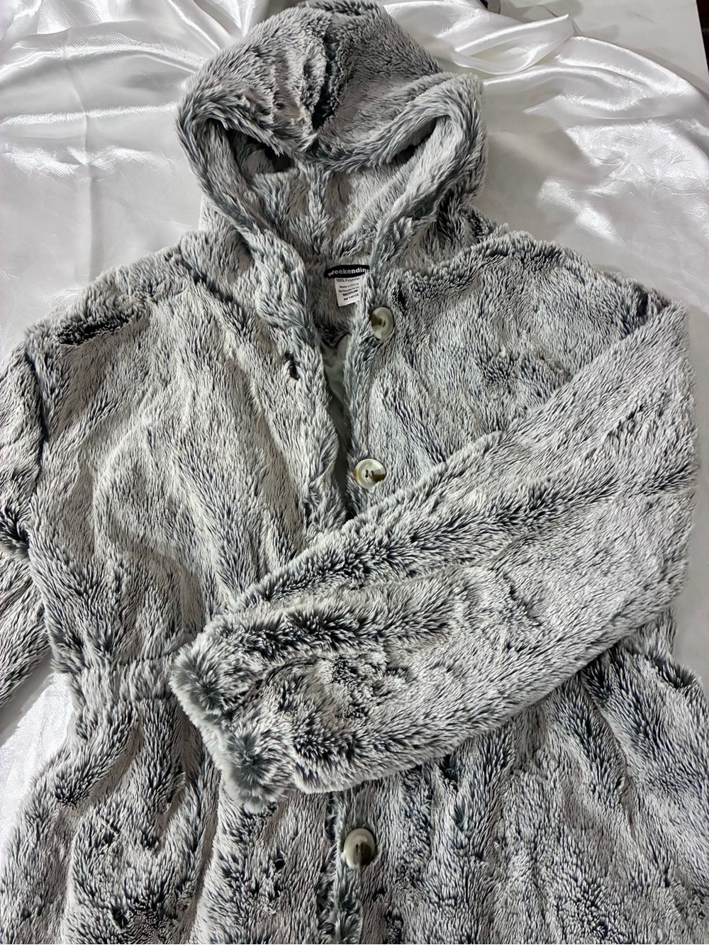 Women’s Hooded Faux Fur Coat - Light Gray with green hues Size M